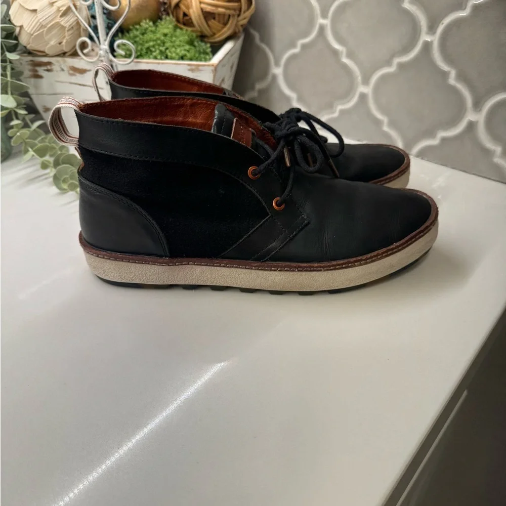 Mens  PF Flyers Chukka leather boots size 10